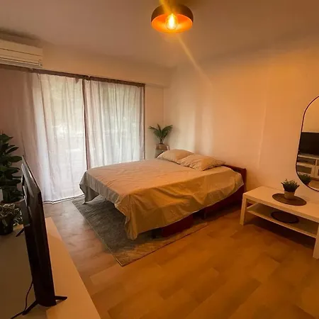 Joli Au Centre De Les Pins Apartamento